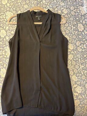 Jones New York Black Sleeveless V-Neck